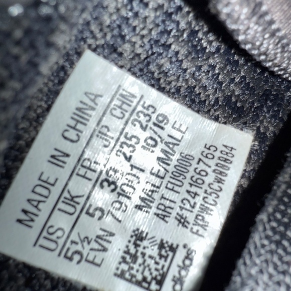 adidas Yeezy Boost 350 V2 - Picture 6 of 6